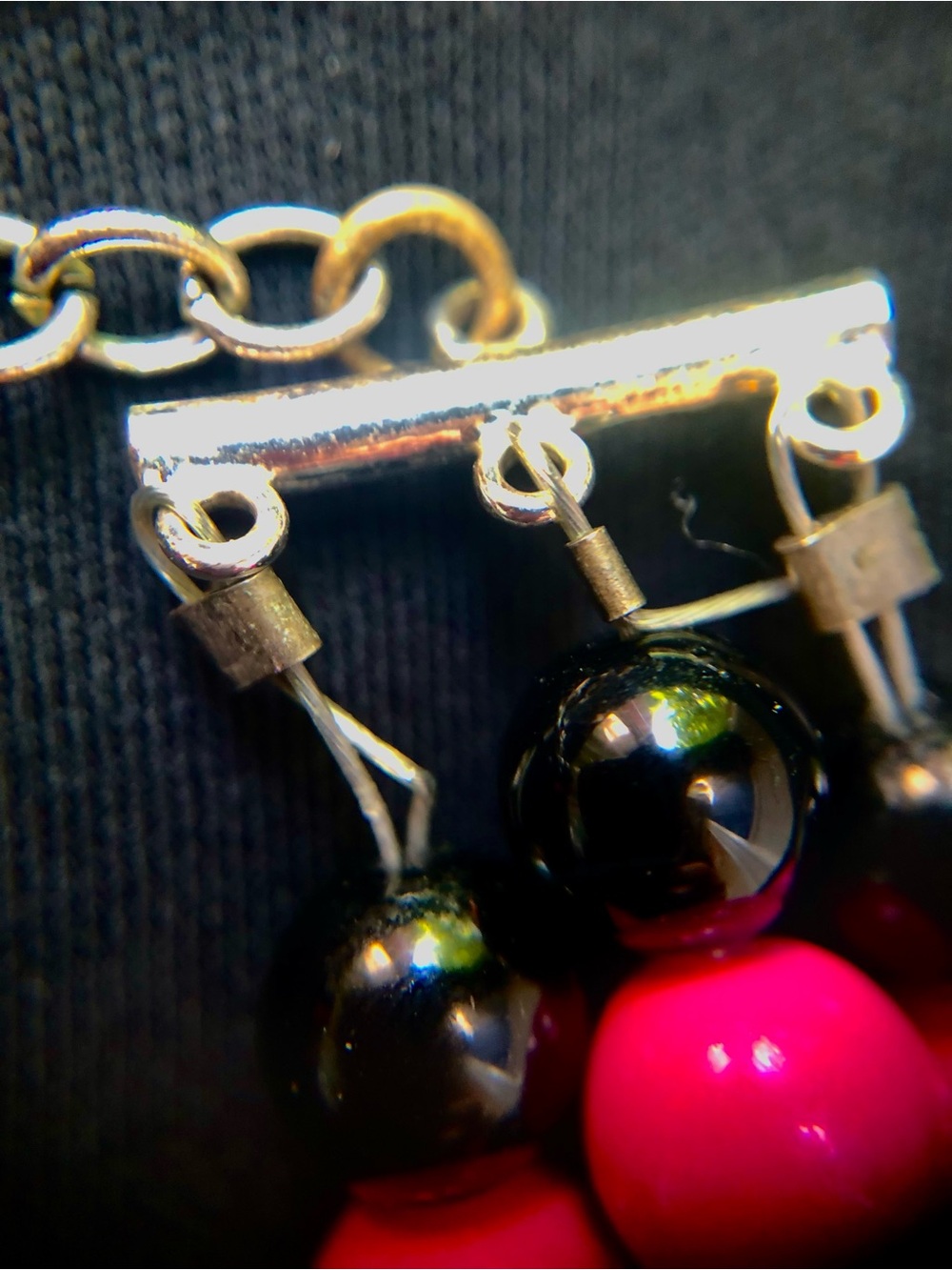 Vintage Triple Strand Fuschia and Black Beaded Necklace - Picture 4 of 6